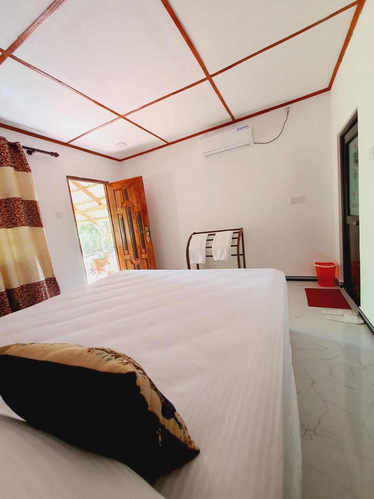 Jungle Eco Lodge & Safari Sigiriya Buitenkant foto