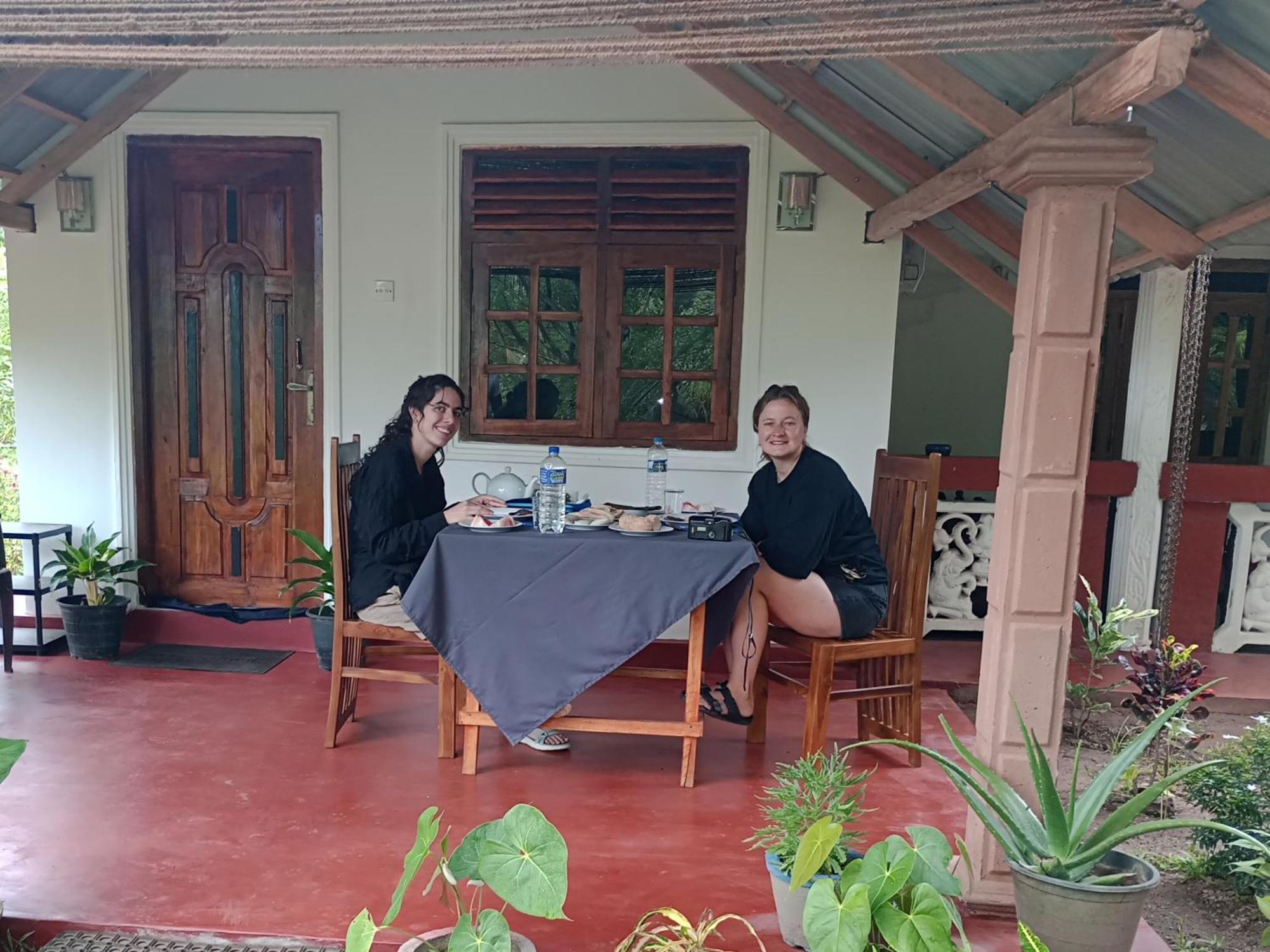 Jungle Eco Lodge & Safari Sigiriya Buitenkant foto