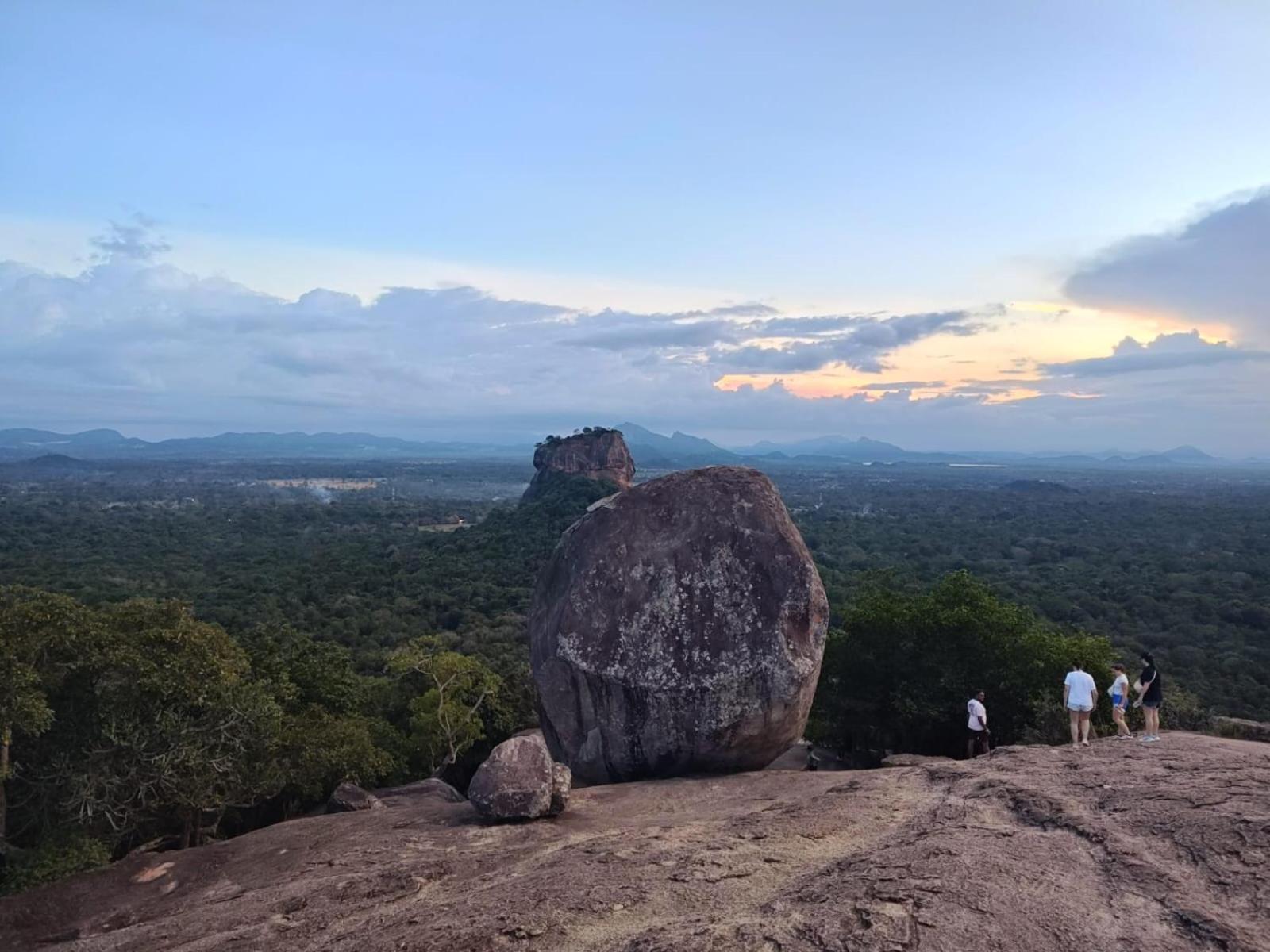 Jungle Eco Lodge & Safari Sigiriya Buitenkant foto